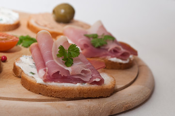 toasts au jambon italien 