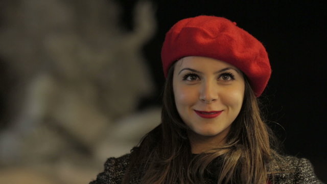 beautiful smiling young woman  -  fountain of gian lorenzo bernini in background