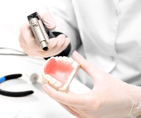 Proteza zębowa, stomatologia estetyczna