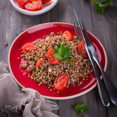 Buckwheat with tomatoes, red onion and parsley