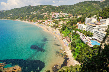 Agios Gordis Stadt und Strand