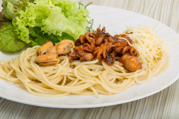 Pasta with octopus and mussels