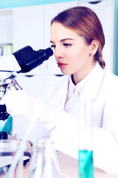 Young researcher carrying out scientific research in lab