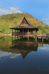 Obraz premium wood Thai pavilion reflect in pool