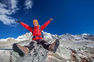Fototapete Manaslu Wanderer auf der Wanderung im Himalaya, Manaslu-Region, Nepal