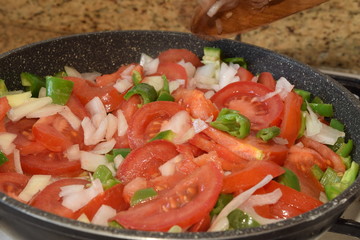 Roasting pan with the vegetables.