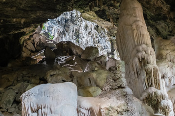 Angthong cave