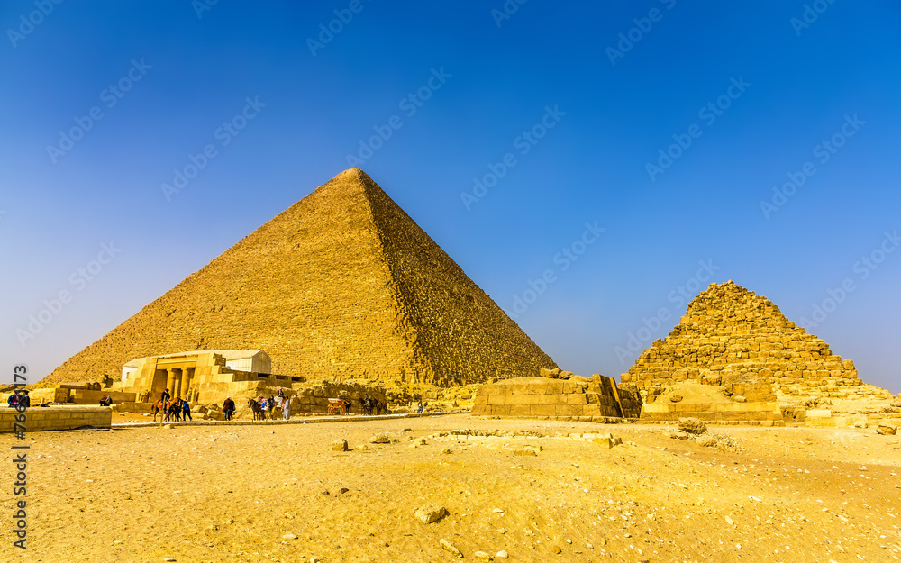 Sticker The Great Pyramid of Giza and smaller Pyramid of Henutsen (G1C)