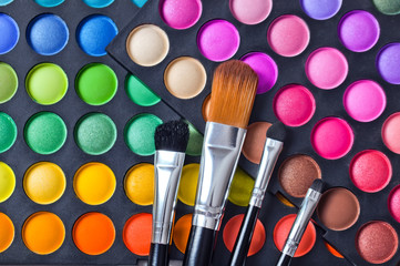 Makeup brushes and make-up eye shadows