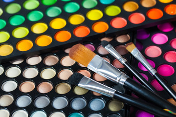Makeup brushes and make-up eye shadows