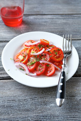 Crispy salad with tomatoes