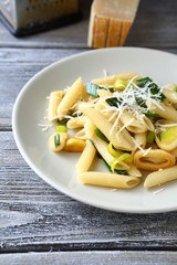 Pasta with cheese and onions
