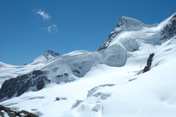 Fototapeta na wymiar Snow and peaks nearby Jungfraujoch in Switzerland