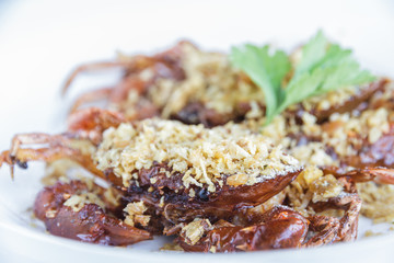Soft shell crab fried with garlic
