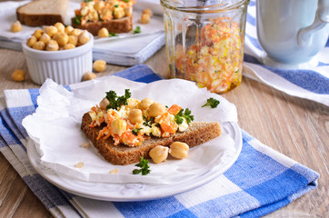 Sandwich with carrots, cheese and chickpeas