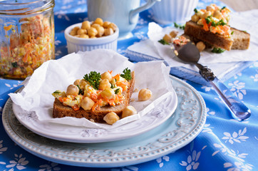 Sandwich with carrots, cheese and chickpeas