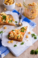 Sandwich with carrots, cheese and chickpeas