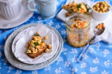 Sandwich with carrots, cheese and chickpeas