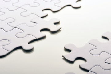 白いジグソーパズルの組み合わせ