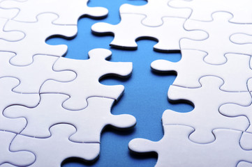 白いジグソーパズルの組み合わせ