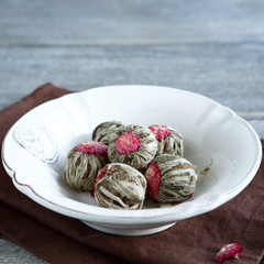  Green blooming tea in a bowl