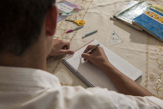 Sch&uuml;ler macht Hausaufgaben, Libanon