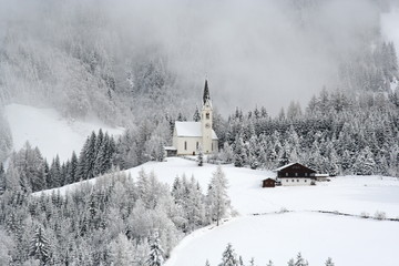 Kirche im Schnee