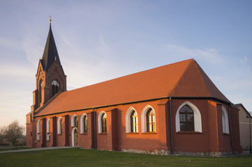 Fototapeta na wymiar Kościół w Nowym warnie,Polska
