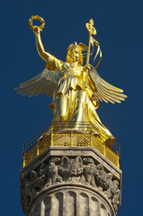 Fototapeta na wymiar golden bronze sculpture on the Victory Column, Berlin, Germany
