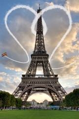 Fototapeta na wymiar Paris Eiffel Tower love concept