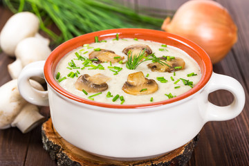 Cream soup with mushrooms