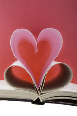 Walentynki - symboliczne serce i książka - obrazy, fototapety, plakaty