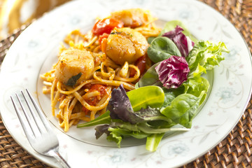 Scallop Linguine with Tomato Sauce
