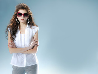 Fototapeta premium Beautiful fashionable woman in sunglasses posing