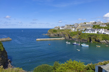 Fototapeta premium Port Issac w gorące słoneczne letnie popołudnie