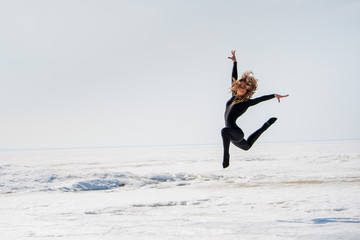 Fototapeta premium beautiful girl jumping jumping in the snow