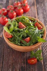 tomato and arugula salad