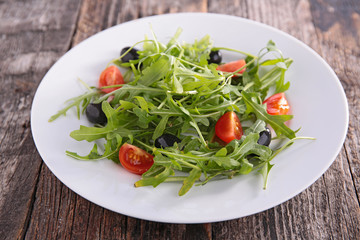 tomato and arugula salad