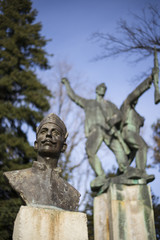 Fototapeta na wymiar partisans, statue in daruvar