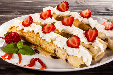Pancakes with cream and strawberries