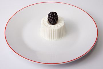 Cottage cheese with blackberries