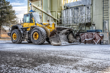 radlader mit schnee