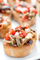 Crostini ai funghi e pomodorini