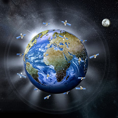 Erde, Erball  mit Mond und Satelliten  im Weltall © i-picture