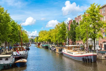 Foto auf Glas Amsterdamer Kanäle und Boote, Holland, Niederlande. © Sergii Figurnyi