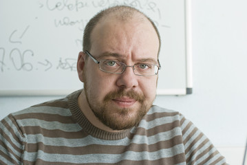 Fototapeta premium Портрет серьезного мужчины в офисе