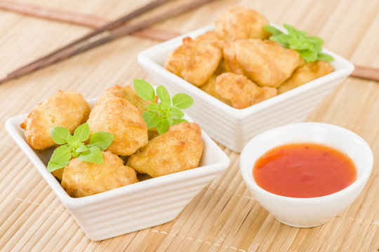 Chicken Nuggets - Deep fried chicken pieces with chilli dip