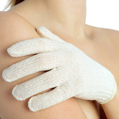Peeling und Massage mit Massagehandschuh