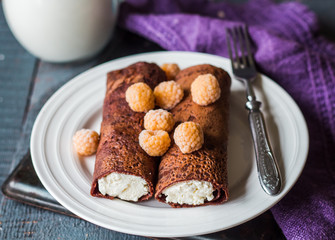 chocolate pancakes with cottage cheese and berries