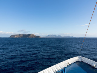 Fototapeta premium Schiffsbug mit Blick auf die Insel Porto Santo
